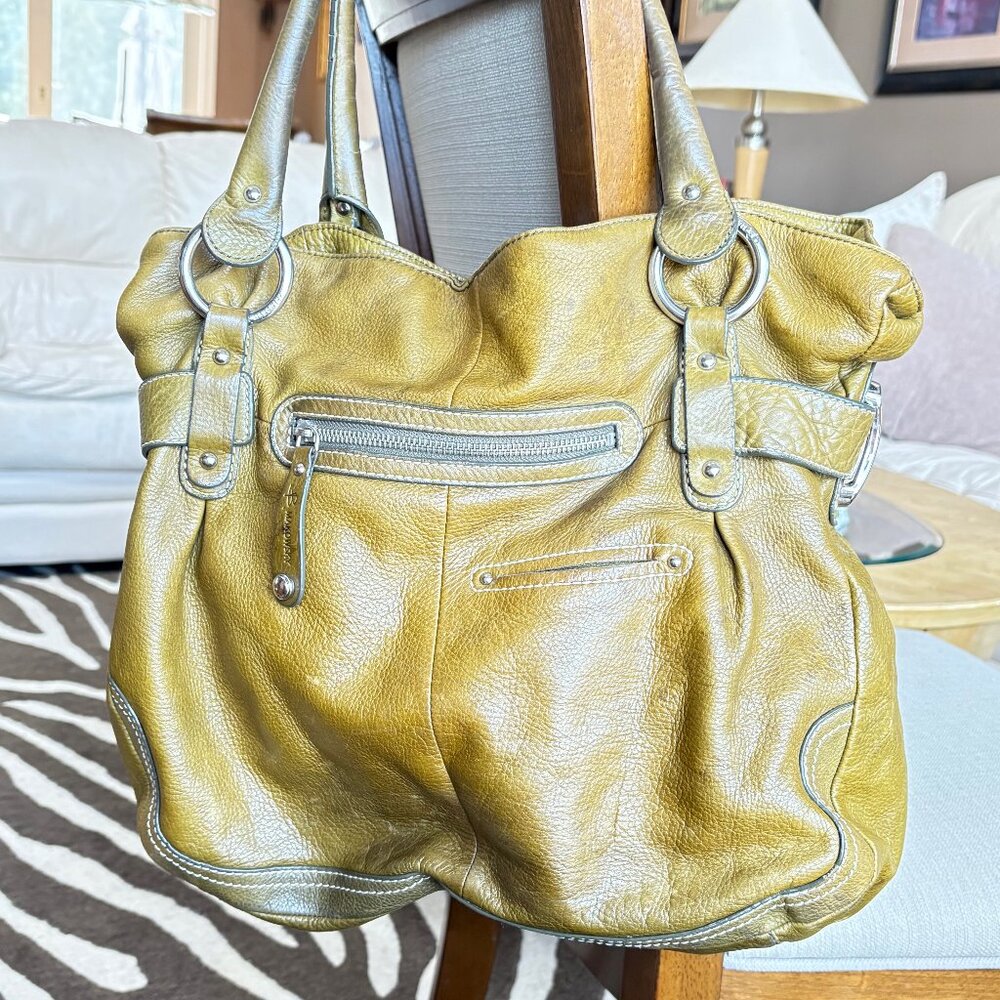 B Makowsky Leather handbag